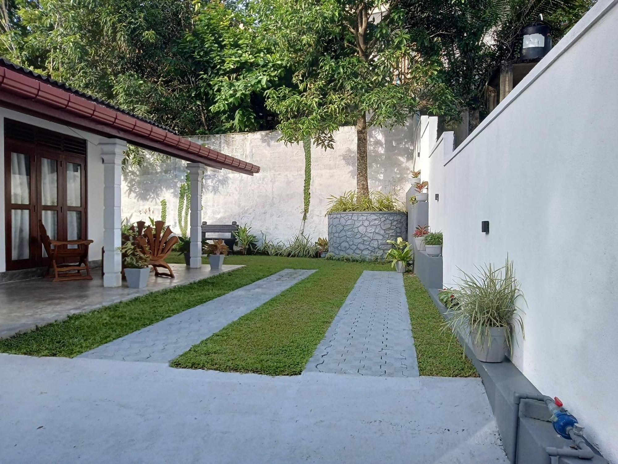 Gold Bubble Villa Unawatuna Exterior photo